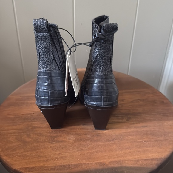 NWT ZARA Boots - Size 39 - Picture 2 of 5